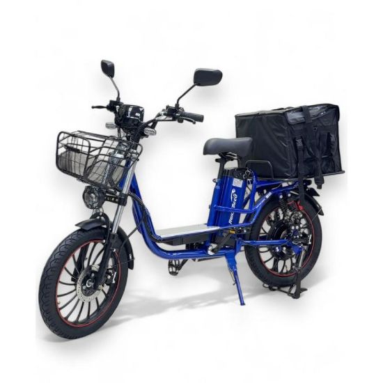 صورة دراجة كهربائية زرقاء بمقعدين سلة أمامية وشنطة توصيل خلفية